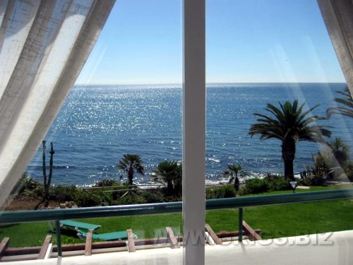 Дом в Испании. Вид на море и пляж из окна дома