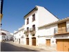 Дом в Испании в Малаге, побережье Коста дель Соль (Townhouse, Malaga, Costa del Sol). Внешний вид дома и улицы.