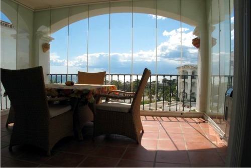 Квартира-пентхаус в Испании. Вид из столовой комнаты на море и набережную