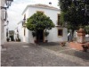 Дом в Испании на Золотой Миле, побережье Коста дель Соль (Golden Mile, Costa del Sol). Внешний вид дома и улицы.