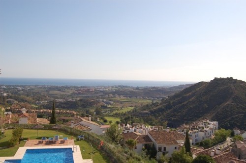 -  ,    .                (Los Arqueros, Costa del Sol).