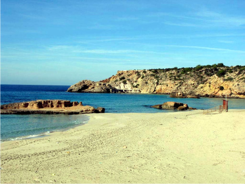 Недвижимость в Испании. Ценные находки в эпоху кризиса. Террасы Кала Тарида, пляж.